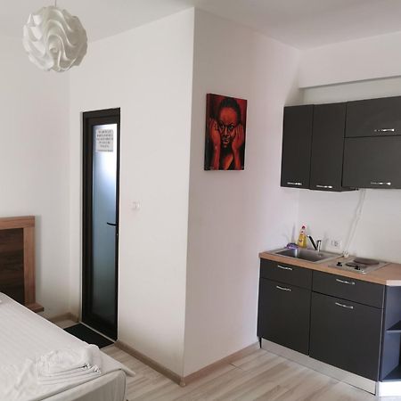 Hotel Ipsilanti Яш Екстериор снимка