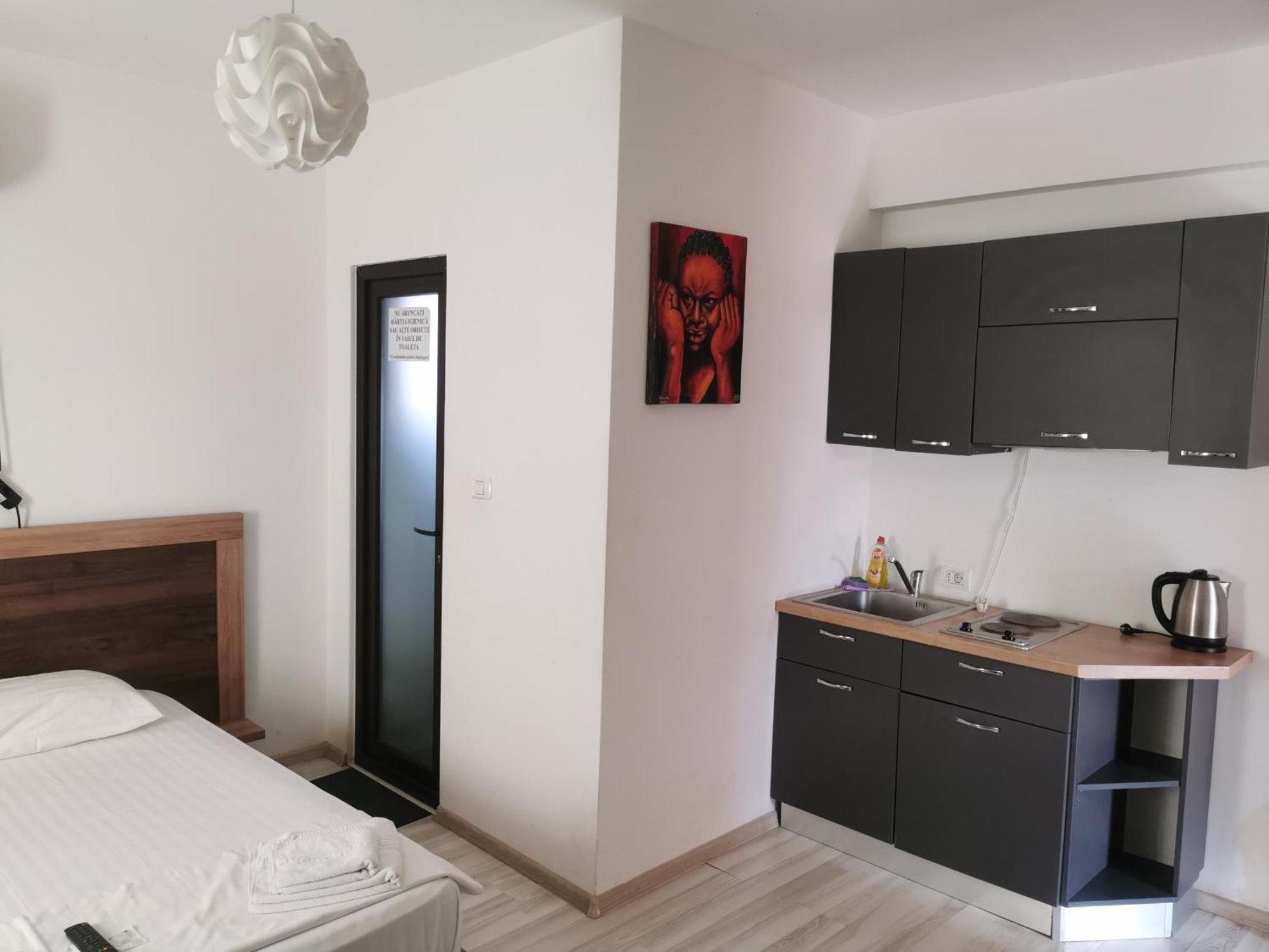 Hotel Ipsilanti Яш Екстериор снимка