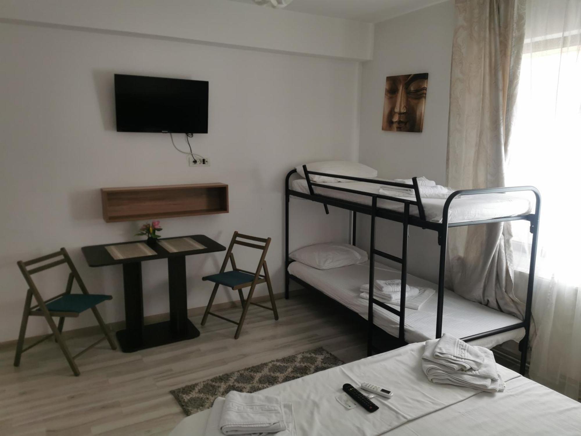Hotel Ipsilanti Яш Екстериор снимка